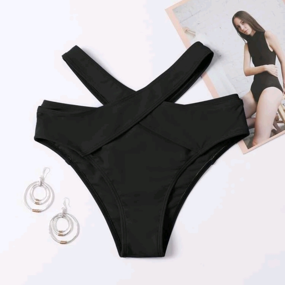 NWOT cross bikini bottoms